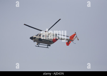 Helicóptero policial sobrevolando la Love Parade, Alemania, Renania del Norte-Westfalia, área de Ruhr, Essen  Foto de stock
