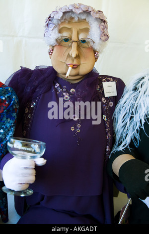 ILLINOIS Galena anciana a tamaño natural para venta en stand en la Feria Nacional de artesanías rellenas de evento anual Foto de stock