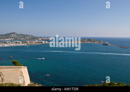 Vista de Dalt Vila, el puerto de Eivissa, Ibiza, Baleares, España Foto de stock