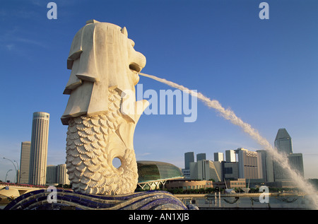Singapur, estatua Merlion y Suntec City Skyline