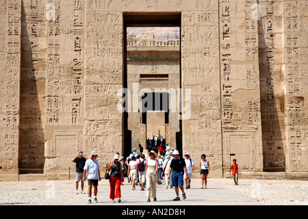 Ribera Occidental, la entrada al Templo de Ramsés III Memorial Foto de stock