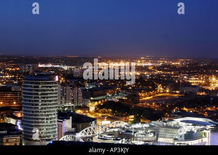 Birmingham City skyline mostrando rotunda y Eastside Foto de stock