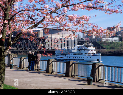 Portland, Oregon, USA, en barco por el río Willamette Foto de stock