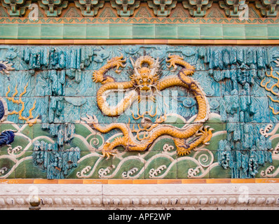 Nueve Dragon Muro Pantalla Ciudad Prohibida, El Palacio Imperial de Pekín, China Foto de stock