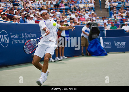 Roger Federer (SUI) juega en el oeste y sur de Cincinnati ATP Masters Tournament, Cincinnati, Ohio. Foto de stock