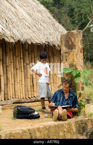 Caja de Cotia indios guaraníes de la bahía de Angra Brasil Foto de stock