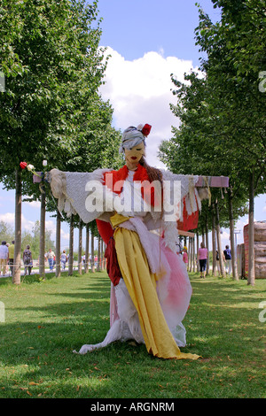 Moda artística en el espantapájaros jardín Federal Exhibition 2005 en Munich de Baviera Alemania Europa