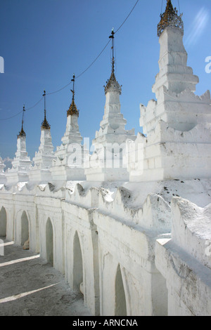 La Pagoda de Hsinbyume, Mingun, Myanmar Foto de stock