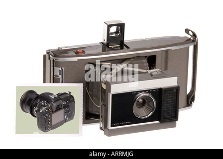 Vuelo Especialista Histérico A comienzos de los sesenta era una cámara Polaroid escupe una Polaroid  imprimir Fotografía de stock - Alamy