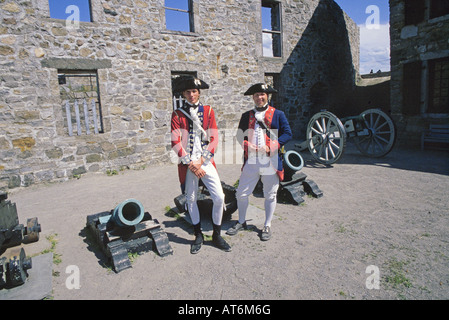 Recreacions vestidos como soldados británicos en Fort William Henry en el extremo de cerca de Lake George Nueva York