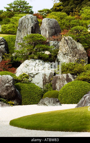 Detalle del paisaje seco Jardín al famoso Museo de Arte Adachi en Japón Foto de stock