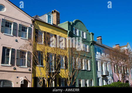 Charleston, SC - El histórico y pintoresco East Bay Street, en la