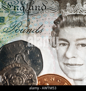 Monedas y billetes británicos Foto de stock