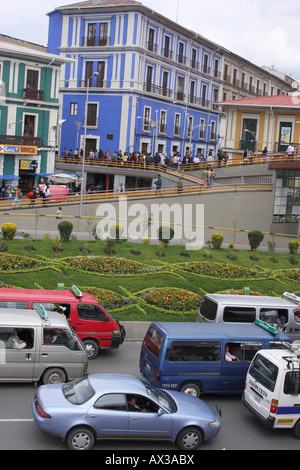 Una concurrida calle de la ciudad en Highland capital de Bolivia, La Paz. Foto de stock