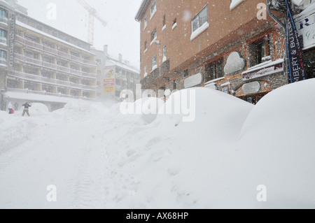 Ventisca De Nieve En Pas De La Casa Andorra Heavy Nevando Fotografia De Stock Alamy