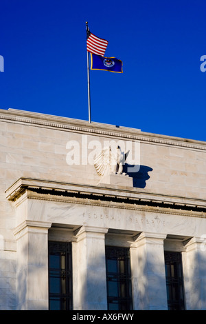 La Fed, el Banco de la Reserva Federal, Washington DC. Entrada principal en la Avenida Constitución. Foto de stock