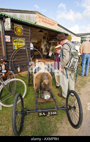 Estudio de bicicleta motorizada en Goodwood Revival