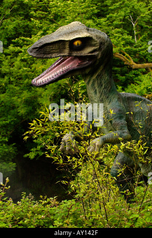 Mundos mayores parque de dinosaurios en Dan yr Ogof Showcaves en el Parque Nacional de Brecon Beacons, Gales, Reino Unido con 135 lifesize dinosaurios Foto de stock