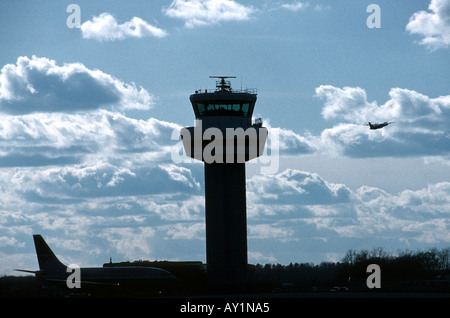 Torre de control del tráfico aéreo de Gatwick Foto de stock