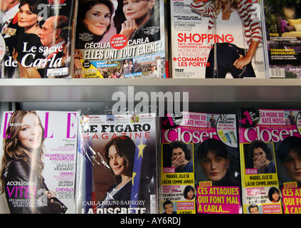 Portadas de revistas con Carla Bruni-Sarkozy Foto de stock