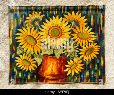 Largo bordado puntadas tapiz / colgado en la pared - girasoles Fotografía de  stock - Alamy