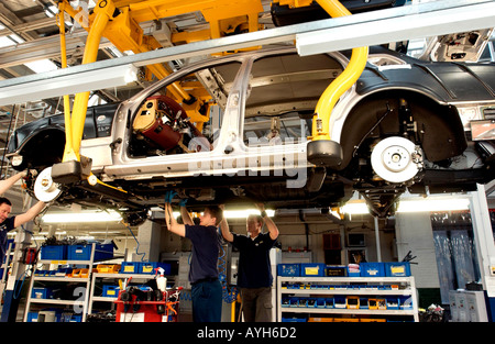 Motores de Bentley y Rolls Royce coches de línea de producción en Crewe Cheshire UK