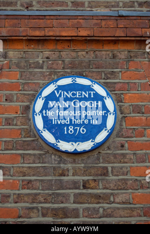 Placa azul marca británica de una antigua casa del pintor Vincent van Gogh, en Isleworth, Middlesex, Inglaterra Foto de stock