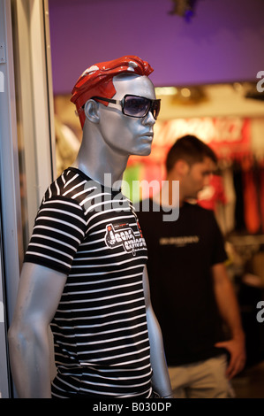 Boutique de moda masculina Distrito Mannequinn Foto de stock