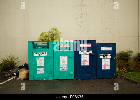 Contenedores de reciclaje de ropa de Palmerston North, Nueva Zelanda Foto de stock