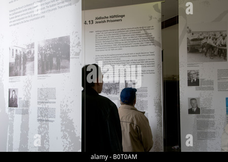 Museo dentro del campo de concentración de Dachau, Baviera, Alemania Foto de stock