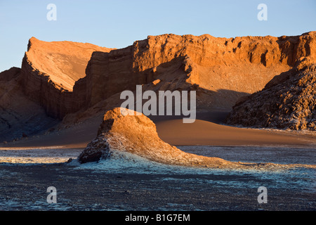 Sol de la tarde en el Valle de la Luna - Valle de la Luna - en el desierto de Atacama en el norte de Chile. Foto de stock