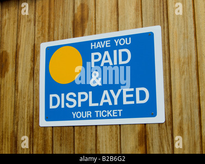 Un cartel solicitando has pagado y muestran en un parking privado Foto de stock