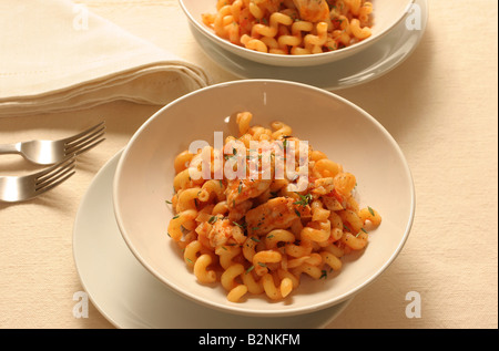 Eliche pasta con salsa de pescado de scorpion, Italia Foto de stock
