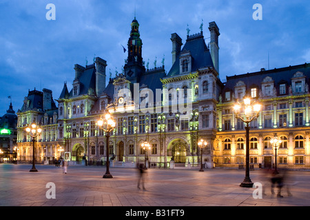Francia, Paris, town hall Hotel de Ville en la noche Foto de stock