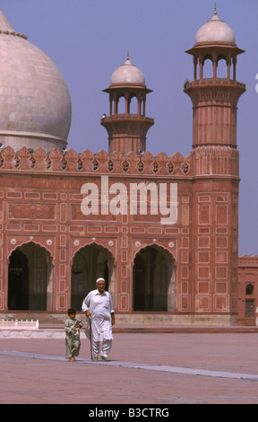 Que oraban en la Mezquita Badshahi en Lahore Pakistán Terminado en es una de las