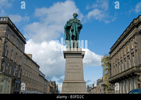 George cuarta estatua de bronce en la calle George, la ciudad capital de Escocia Edimburgo Foto de stock