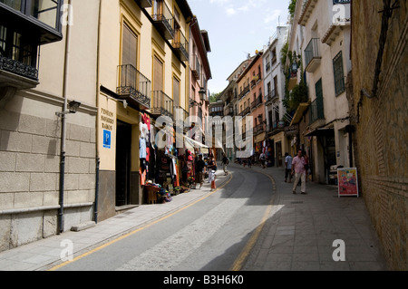 Calle típica del casco antiguo de la ciudad de distrito Albaicín Granada Andalucía España Foto de stock