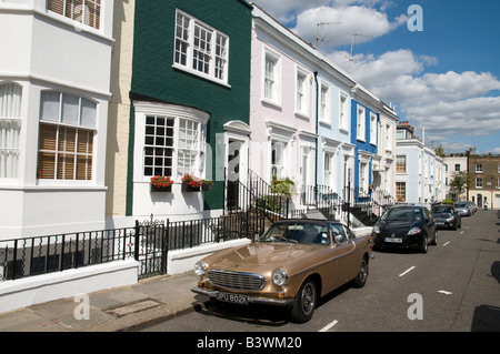 Hilera de casas adosadas en Hillgate caros, una calle residencial en Notting Hill, Londres, Inglaterra