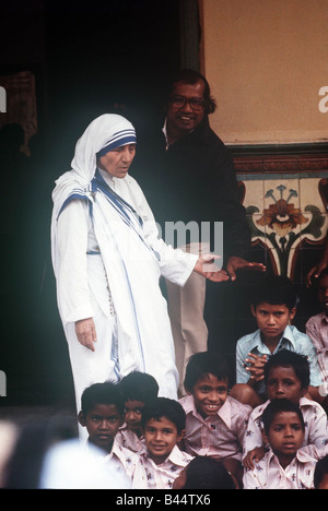 Madre Teresa de diciembre de 1980 visto aquí en Calcuta, India Foto de stock
