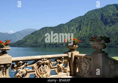 Impresionantes vistas del Lago de Como desde la hermosa Villa del Balbianello en el Lago de Como, Italia