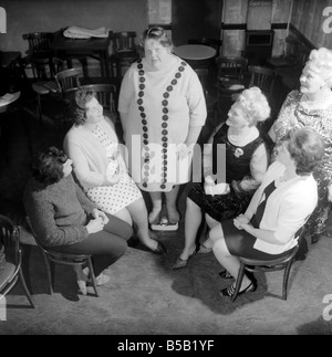 Los miembros de la Southampton Fat Ladies Club se reúnen para su reunión semanal. Las mujeres saben cómo divertirse afterr el we