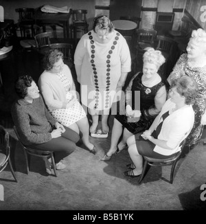 Los miembros de la Southampton Fat Ladies Club se reúnen para su reunión semanal. Las mujeres saben cómo divertirse afterr el we