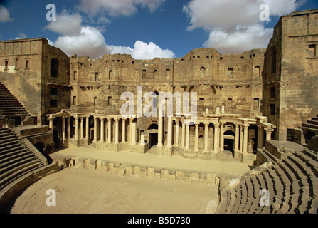 Teatro romano que data del siglo II D.C., Bosra, Sitio del Patrimonio Mundial de la UNESCO, Siria, Oriente Medio Foto de stock