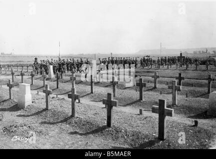 2 G55 W1 16 de marzo de 1918 funeral para el piloto alemán de 1918 Historia de la I Guerra Mundial frente occidental Funeral de un piloto alemán en Besny n suma Foto de stock