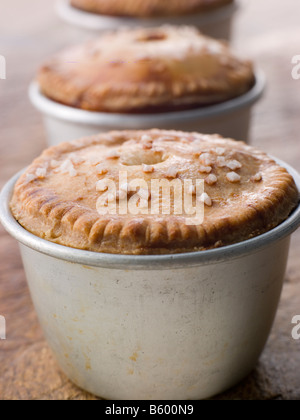 La carne de cerdo y Truffled negro pistacho tartas