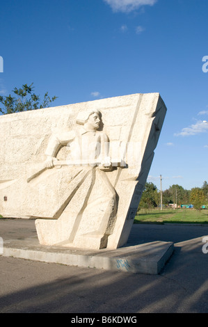 Monumento soviético en el Cáucaso septentrional ciudad de Georgievsk en el suroeste de Rusia Foto de stock