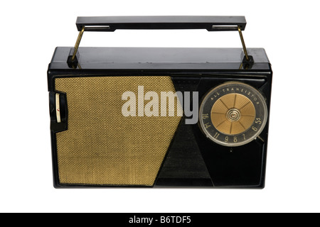 Antiguo y pequeño radio transistor en batería en el blanco Fotografía de  stock - Alamy