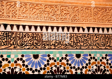 Mosaico de pared sobre la tumba del sultán Alaouita Mulay el-Yazid, 1790-1792, Tumbas Saadianas en barrio de la medina de Marrakech, Mor Foto de stock