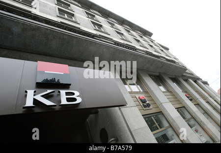 Sede del banco KB Komercni Banka en Praga, República Checa, Europa Foto de stock