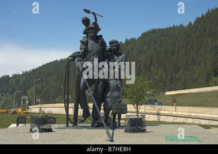 Escultura de bronce de mineros en la familia Wallace, Kootenai County, Idaho, EE.UU. Foto de stock